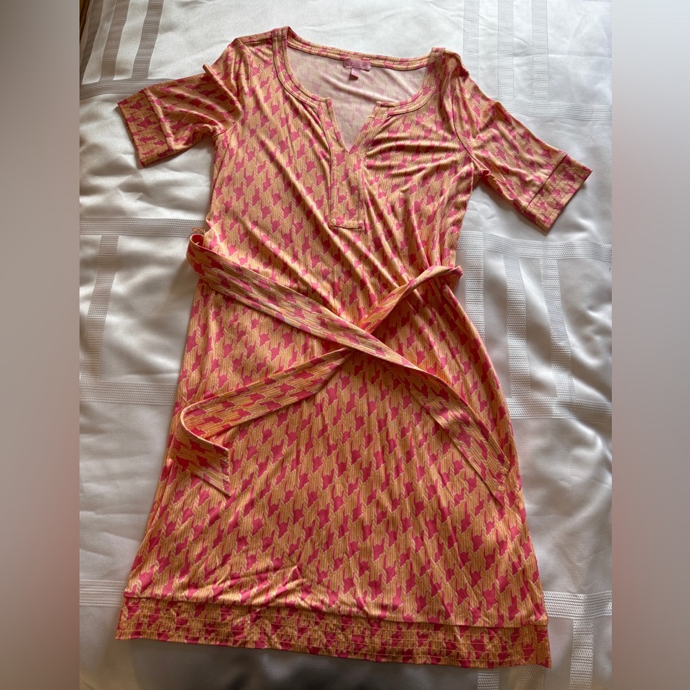 Like New, Lilly Pulitzer 100% Silk Houndstooth Split Neck Shift Dress